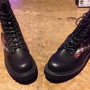 Girl size 7.5 Rock & candy boots